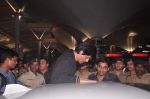 Shahrukh Khan snapepd at the airport, Mumbai on 29th May 2012 (1).JPG